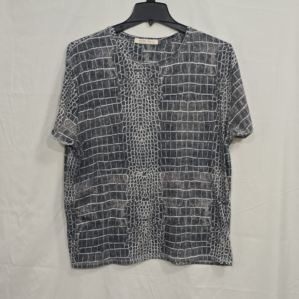 We The Free Womens L Gray Snakeskin Print Short Sleeve Shirt